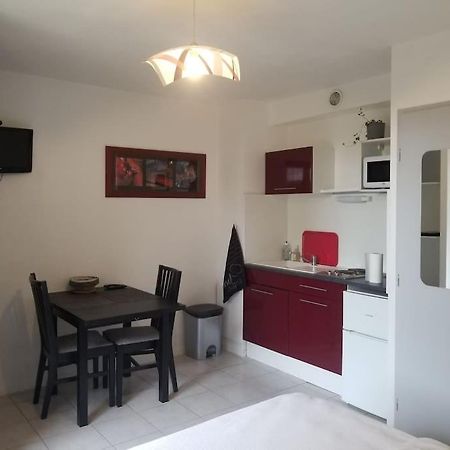 Studio De Plain-Pied Avec Terrasse Tout Proche Mer Courseulles-sur-Mer Kültér fotó