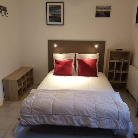 Studio De Plain-Pied Avec Terrasse Tout Proche Mer Courseulles-sur-Mer Kültér fotó
