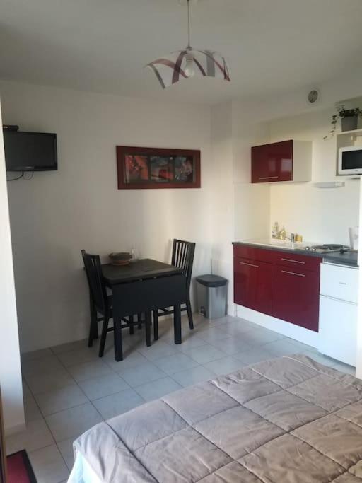 Studio De Plain-Pied Avec Terrasse Tout Proche Mer Courseulles-sur-Mer Kültér fotó